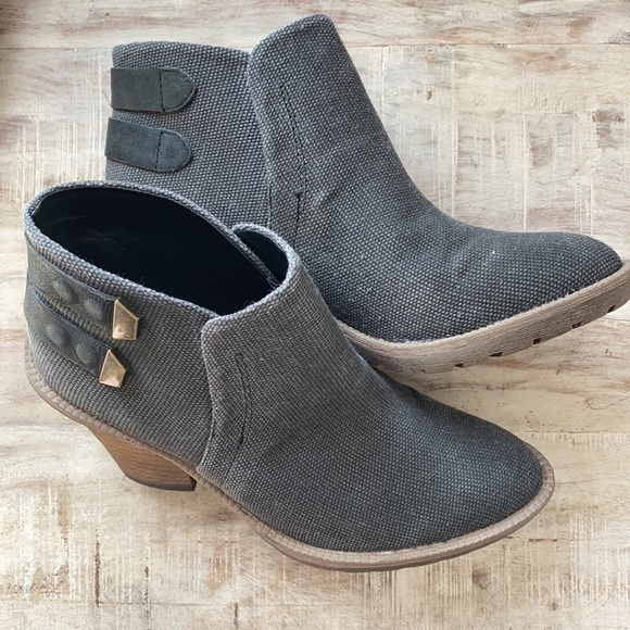 Reaction by Kenneth Cole dark Grey Canvas booties - Picture 2 of 10